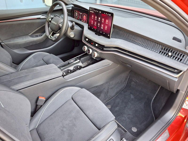 Škoda Superb (2025) iV SportLine DSG 1,5TSi 150kW - fotka 14 z 35