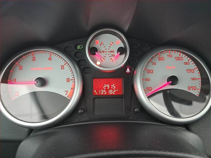 Peugeot 207 (2010) 1.4 VTi, po STK, zamluveno - fotka 11 z 17