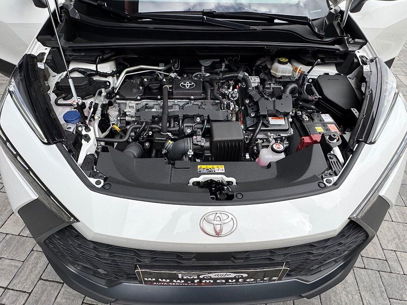 Toyota C-HR (2025) 1.8 Hybrid 140k Executive - fotka 31 z 32