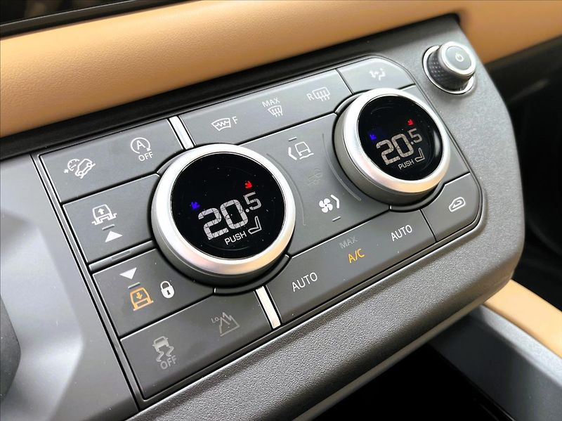 Land Rover Defender (2026) 110 V8 P425 X-DYNAMIC HSE - fotka 18 z 36