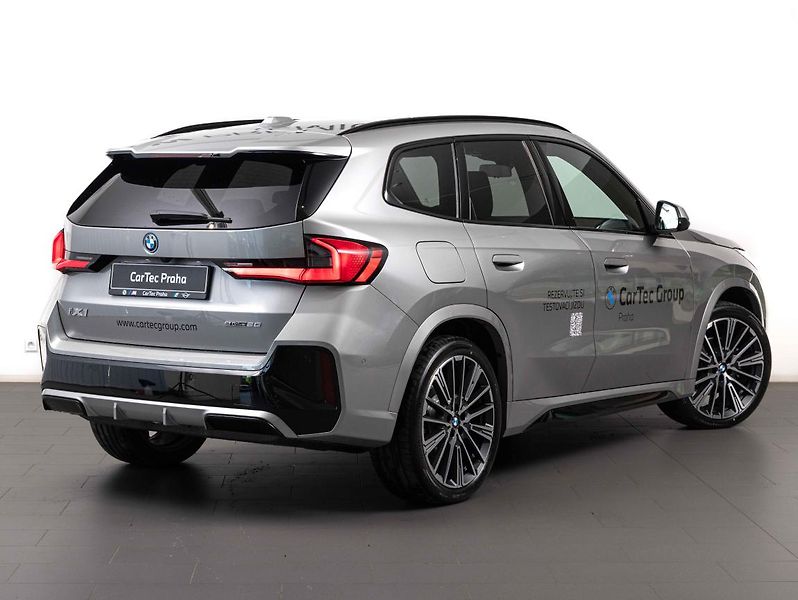 BMW iX1 eDrive20 - fotka 3 z 6