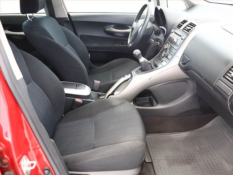Toyota Auris (2008) 1.6 Dual VVT-i - fotka 7 z 12