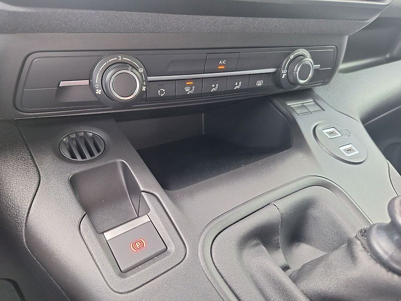 Peugeot Rifter (2026) ALLURE 1.2 PT 110k MAN6 N1 - fotka 17 z 21