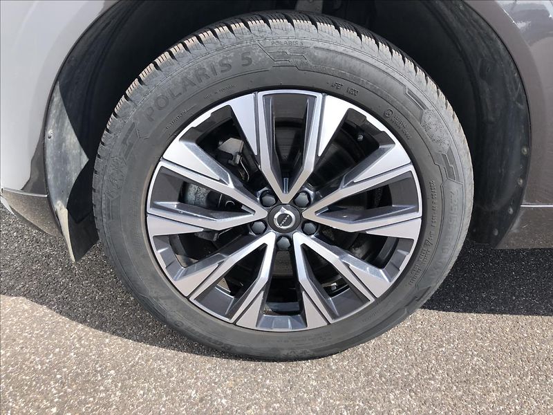 Volvo XC60 2,0 AWD MOMENTUM PRO  B4 - fotka 26 z 27