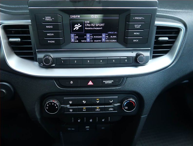 Kia Ceed (2022) Fresh 1.6 CRDi MHEV, ČR,1.maj - fotka 12 z 15