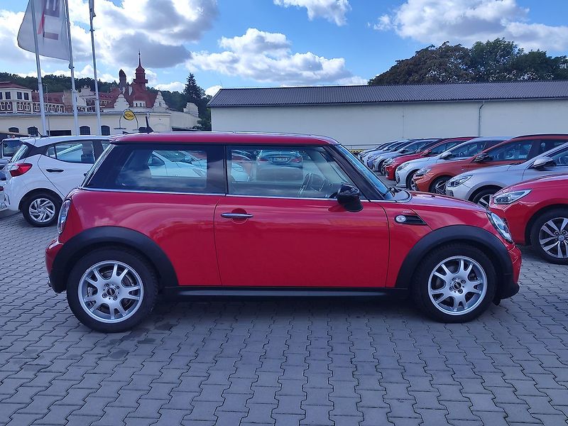 Mini Cooper 1.6/90kW PANO,NAVI - fotka 4 z 26