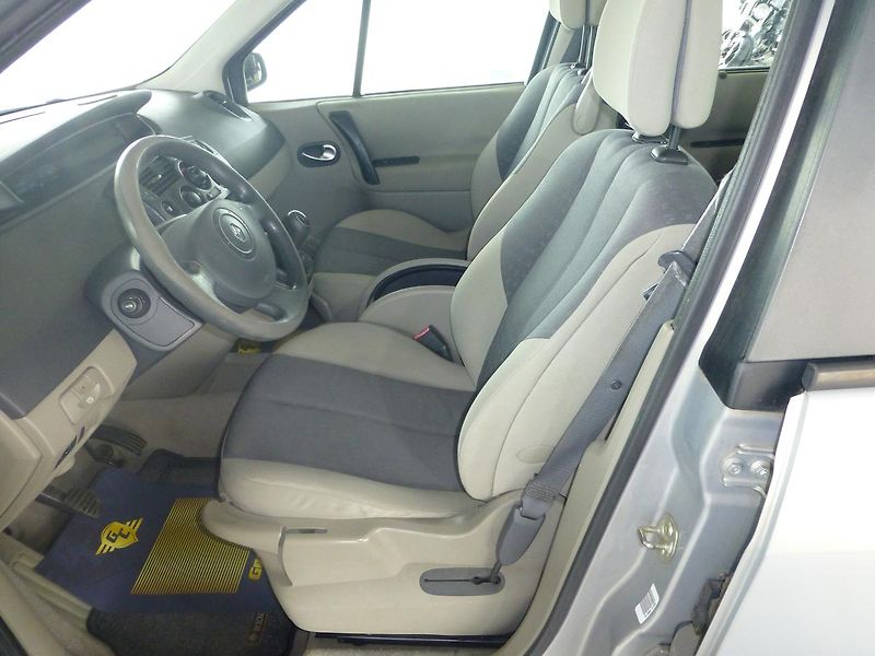 Renault Scénic (2006) 1,6 16V*STŘEŠNÍ NOSIČE**KLIMA* - fotka 11 z 26