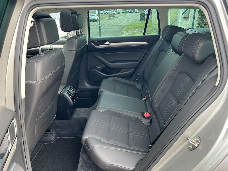 Volkswagen Passat Alltrack 2.0TDi DSG 4x4 NAVI - fotka 34 z 55