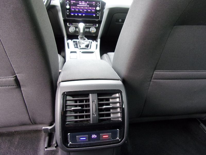 Volkswagen Passat (2019) 2.0TDi 110kW BUSINESS DSG SERV - fotka 18 z 24