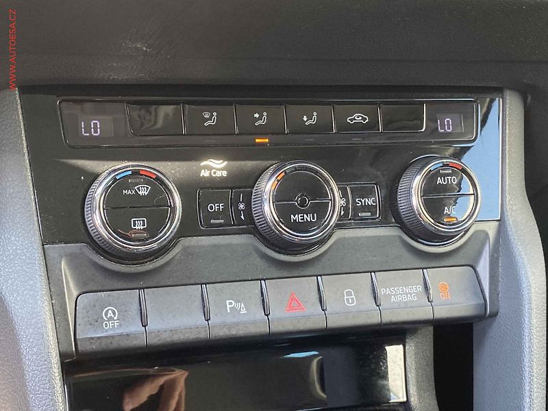 Škoda Karoq (2019) 1.6 TDi, Ambition, DSG, navi - fotka 14 z 16