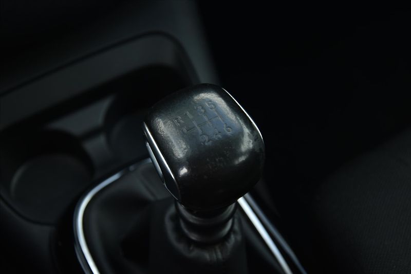 Citroën C4 Cactus 1.2i 81kW SERVISNÍ KNIHA ČR - fotka 16 z 20
