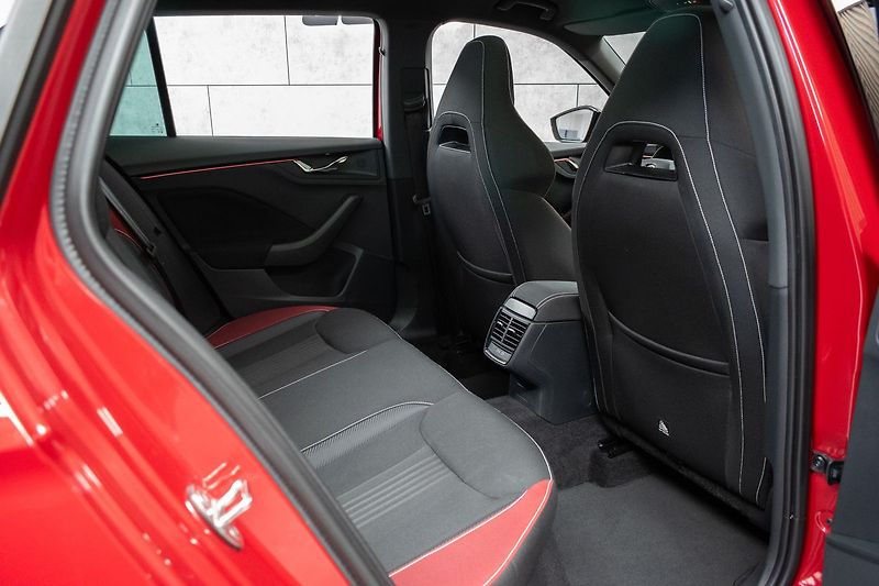 Škoda Kamiq 1.5 TSI MONTE CARLO*TAŽNÉ*ČR* - fotka 14 z 47