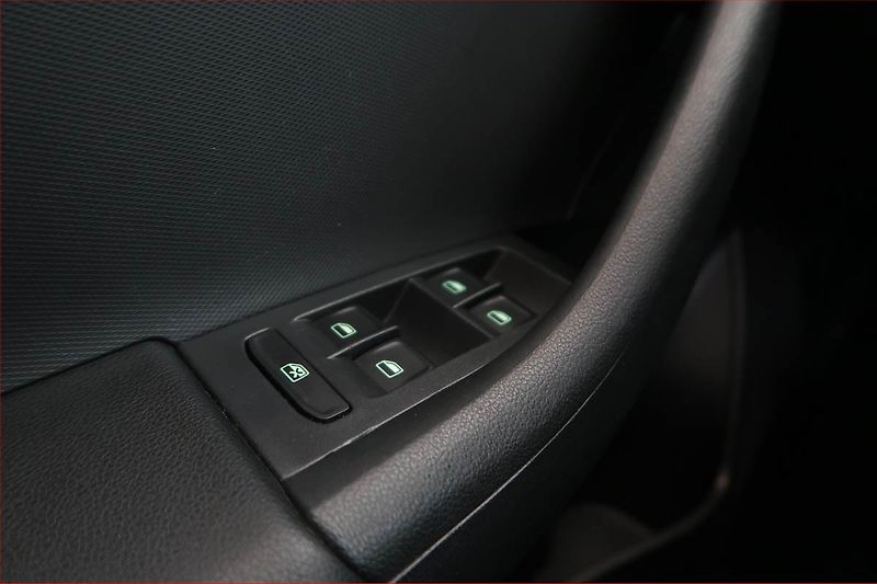Škoda Rapid (2014) Spaceback 1.6 TDI, Navi - fotka 15 z 15