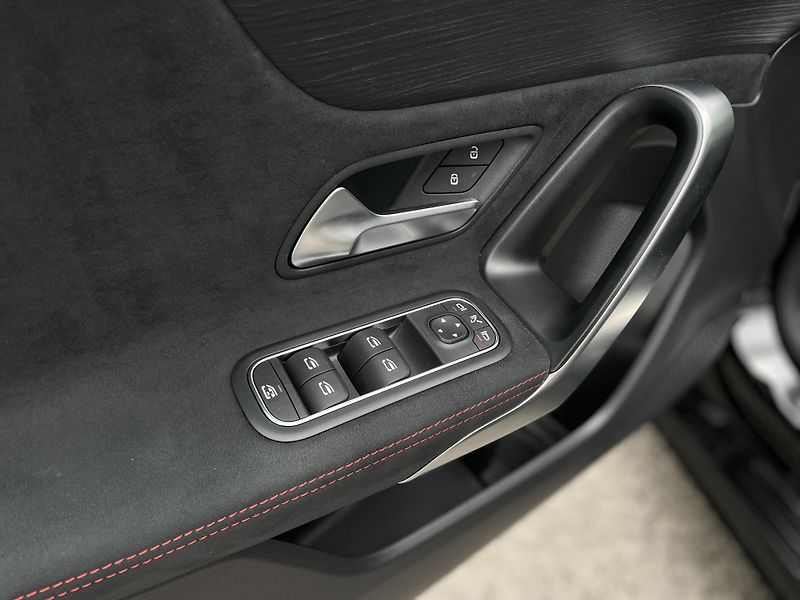 Mercedes-Benz Třídy A 180 AMG - fotka 14 z 27