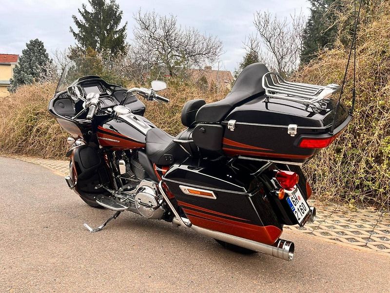 Harley-Davidson FLTRU Road Glide Ultra 1750 (2014) FLTRUSE Road Glide Ultra CVO R - fotka 5 z 16