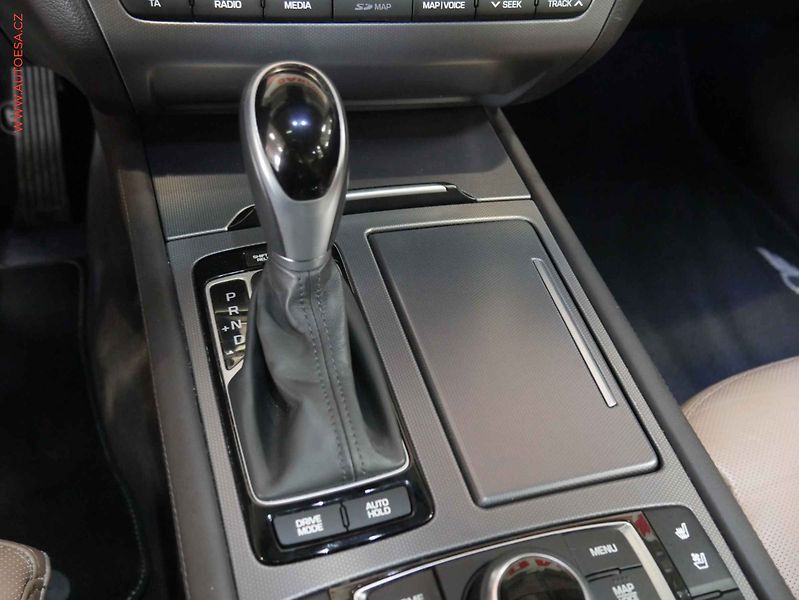 Hyundai Genesis (2017) 3.8 GDI V6 4x4, ČR, Bixen - fotka 22 z 32