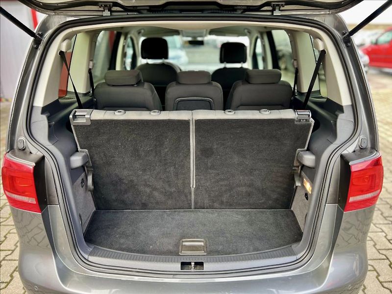 Volkswagen Touran 1,6 TDi / KLIMA / 7MÍST / DSG - fotka 15 z 39