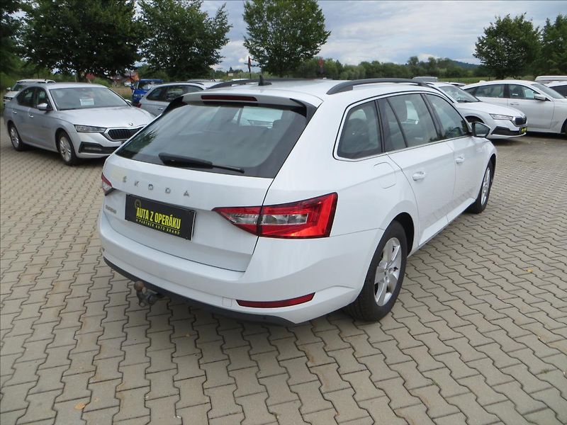 Škoda Superb 2,0 TDI Ambition DSG TAŽNÉ ČR - fotka 10 z 26