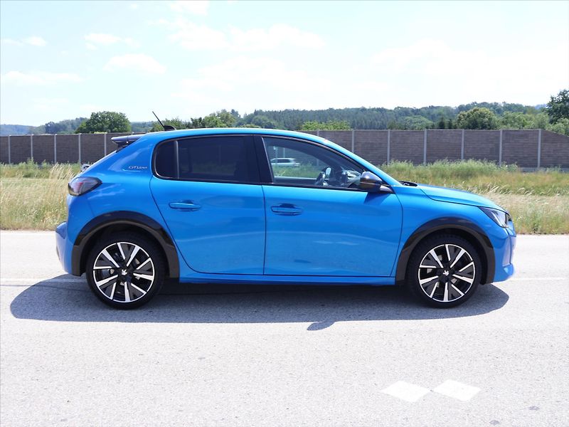 Peugeot 208 1,2 PT 74kW GT-Line LED - fotka 8 z 26