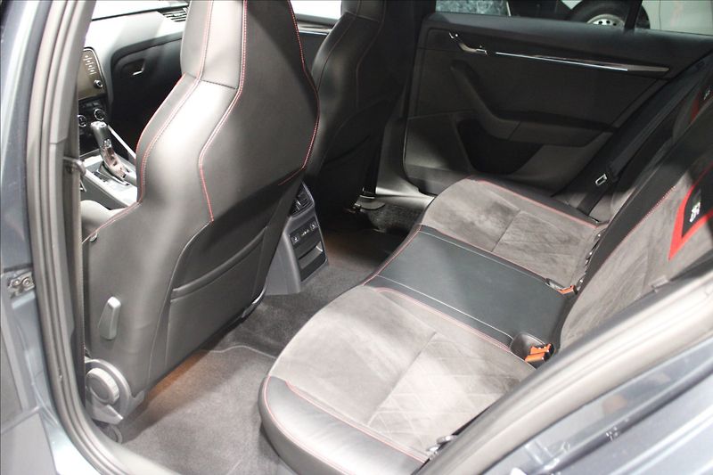Škoda Octavia 2,0 TSI 169KW RS DSG TOP - fotka 13 z 42
