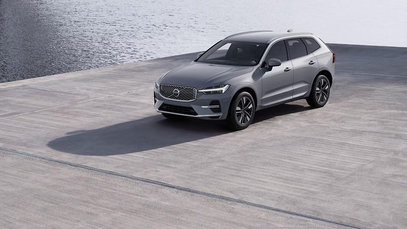 Volvo XC60 (2026) B5 AWD AUT BRIGHT PLUS  - fotka 2 z 11