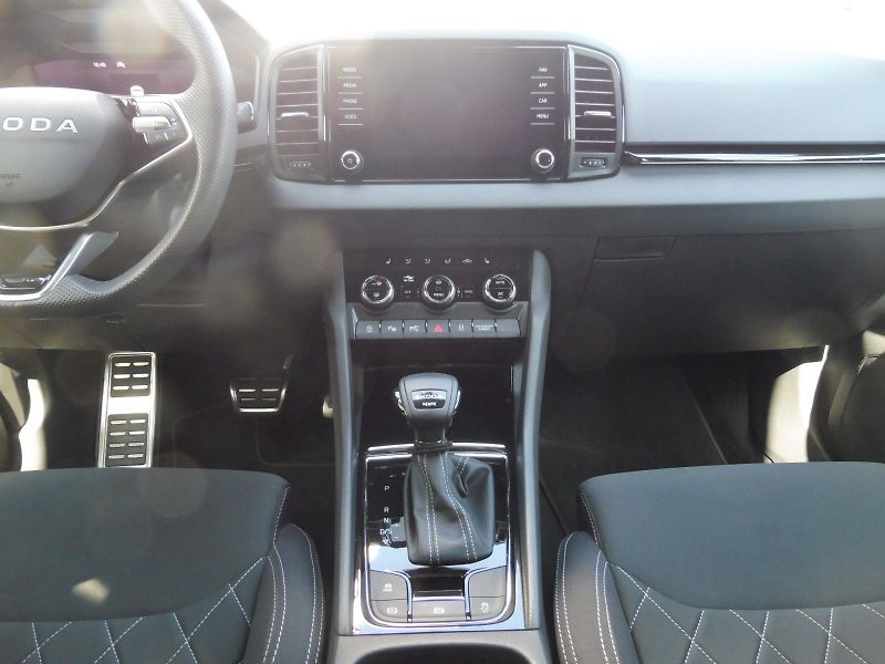 Škoda Karoq (2025) SportLine 2,0 TSI 140kW DSG 4x - fotka 11 z 29
