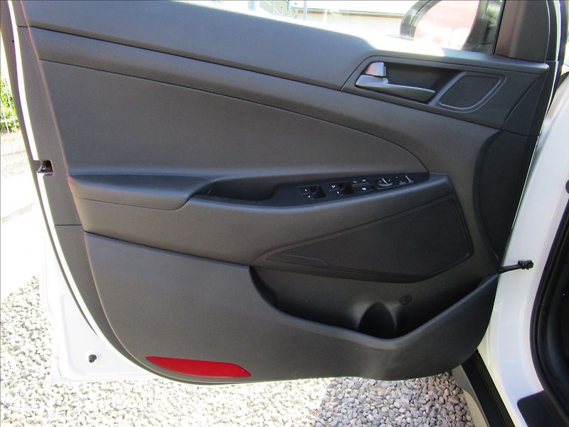 Hyundai Tucson 2.0CRDi 4WD, automat - fotka 18 z 47