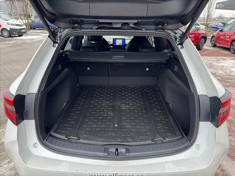 Toyota Corolla 1,8 GR Sport Dynamic - fotka 7 z 12