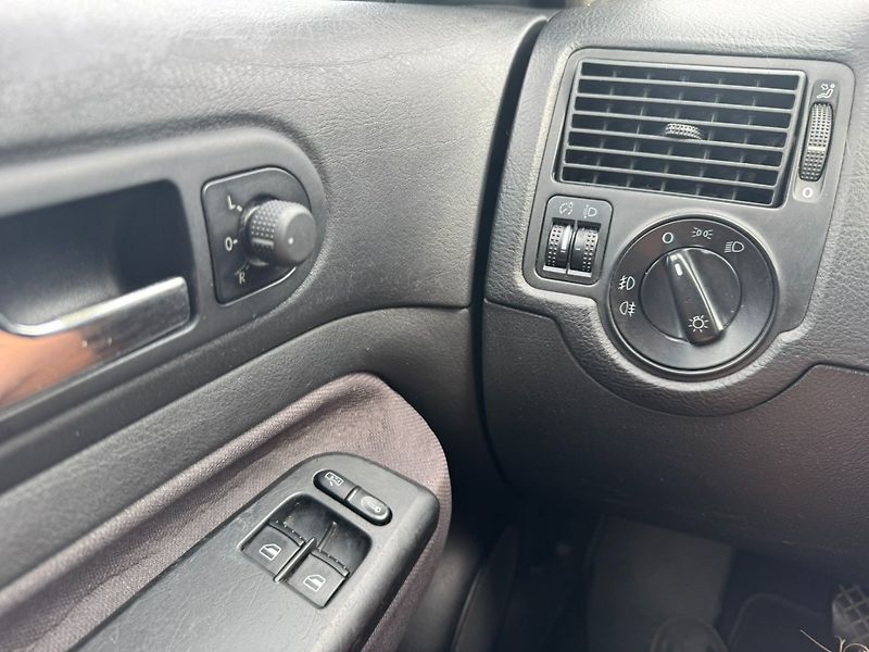 Volkswagen Golf (2003) 1,9 TDI 96 KW STK BRZDY - fotka 28 z 43
