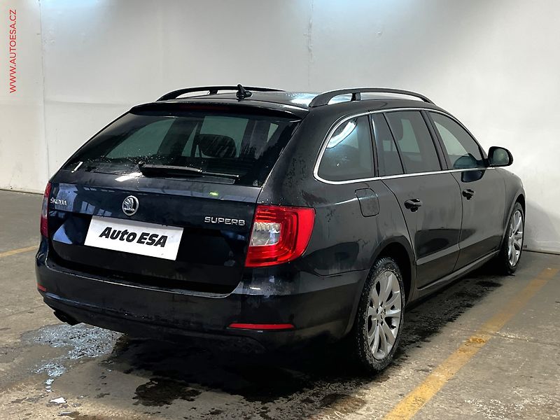 Škoda Superb (2014) 2.0 TDi, Exclusive, DSG - fotka 4 z 16