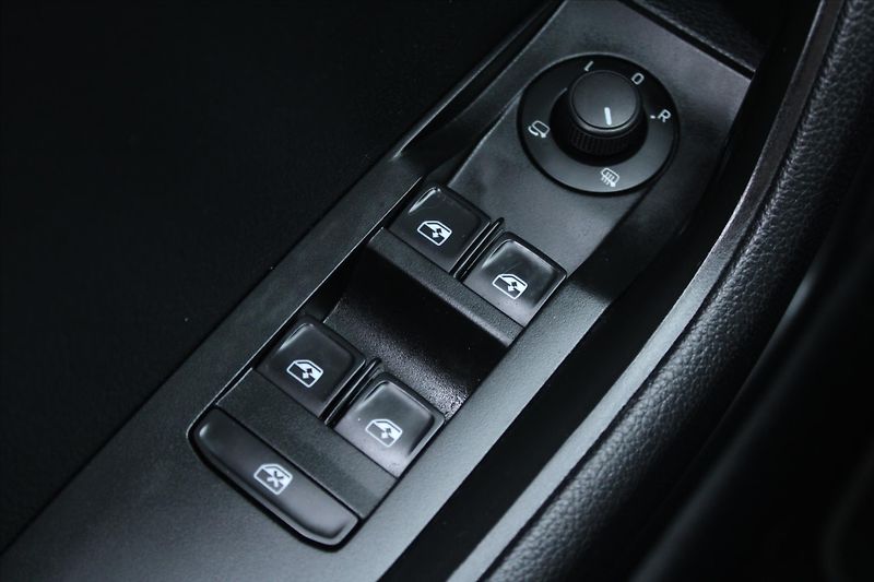 Škoda Superb 2.0 TDI 110kW DSG BIXENON NAVI - fotka 20 z 21
