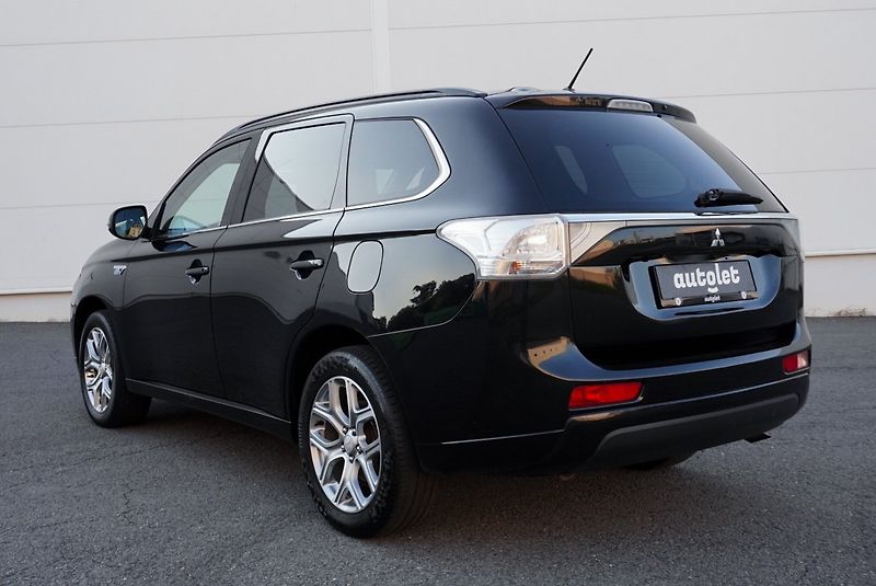 Mitsubishi Outlander 2.0 PHEV 4x4 - fotka 11 z 34