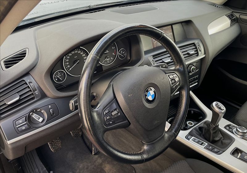 BMW X3 2,0 D XDrive,135kW,STK 1/28,se - fotka 12 z 24
