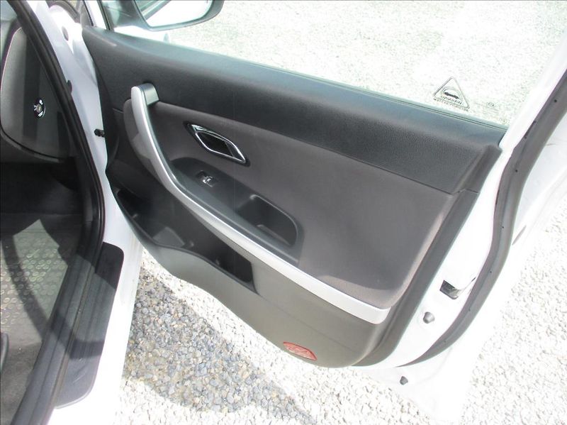 Kia Ceed 1,6 CRDi, klima,servis,DPH,CZ, - fotka 10 z 40