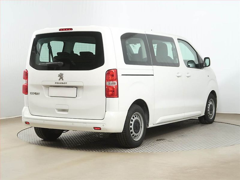 Peugeot Expert (2018) 2.0 BlueHDi, Bus, 9Míst, ČR - fotka 5 z 19