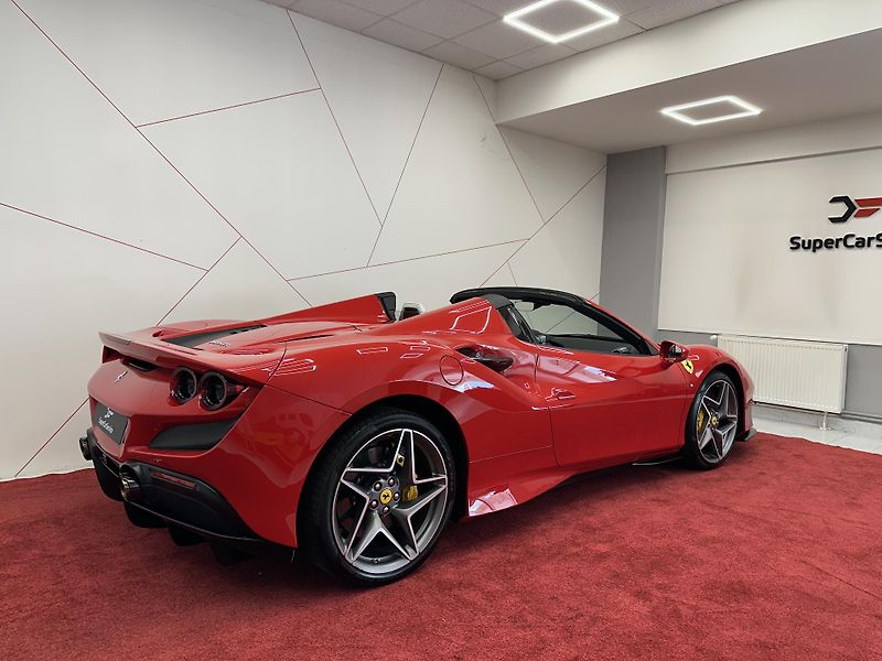 Ferrari F8 (2022) Spider*LIFT*DISPLAY*TEMPOMAT - fotka 7 z 18