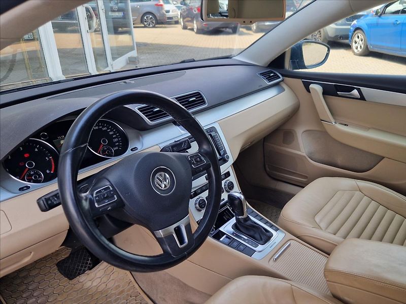 Volkswagen Passat 2,0 TDi 4MOTION KŮŽE KAMERA - fotka 19 z 37