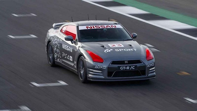 Nissan GT-R/C.