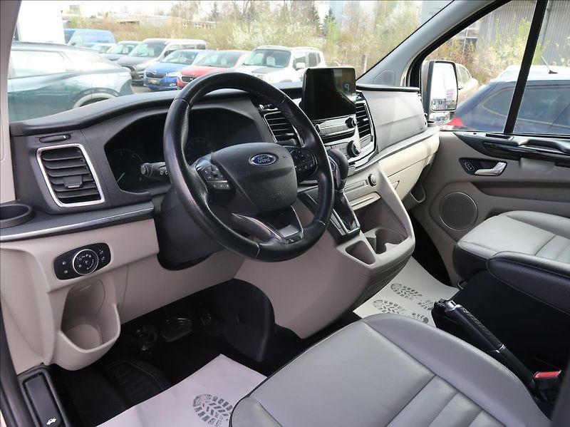 Ford Tourneo Custom 2,0 EcoBlue,96kW,8míst,automat - fotka 9 z 29