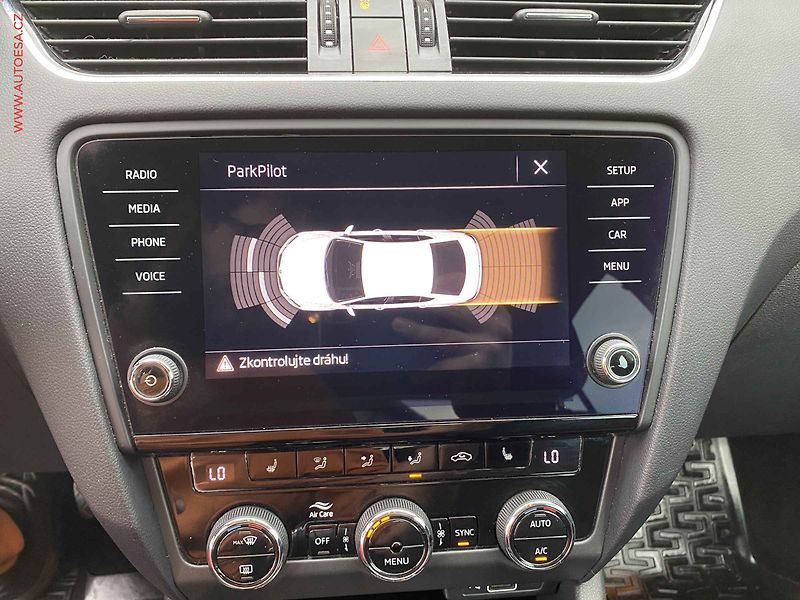 Škoda Octavia (2018) 1.6 TDi, ČR, Style, LED - fotka 16 z 18
