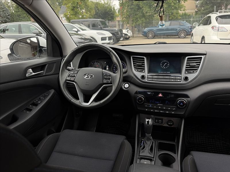 Hyundai Tucson 2.0 CRDI Style 4x4 Autom - fotka 12 z 23