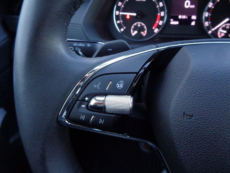 Škoda Octavia 2.0 TDi DSG Ambition 85 kW - fotka 13 z 30