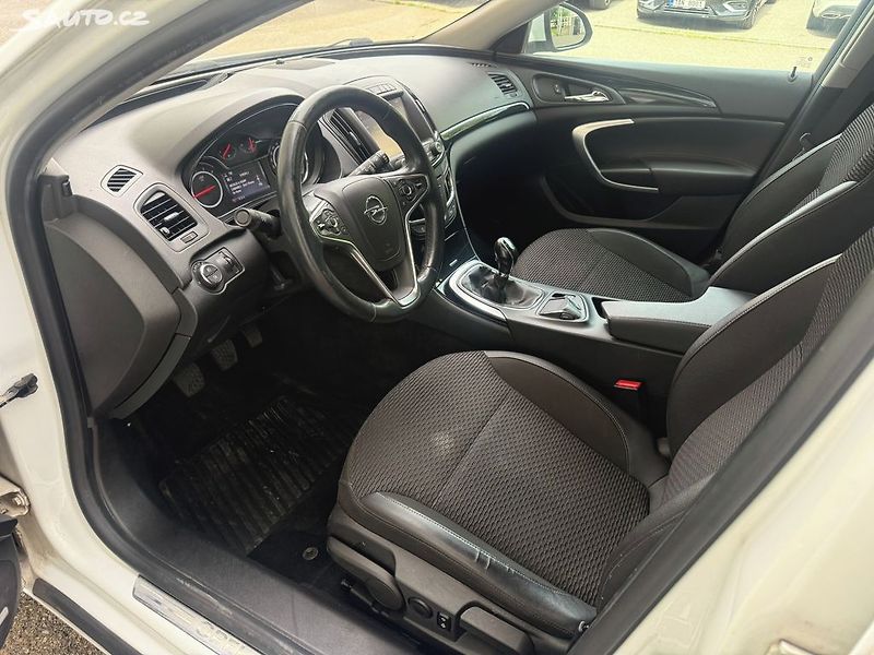 Opel Insignia (2015) 2.0CDTi, 120kw Původ ČR 4x4 - fotka 16 z 22