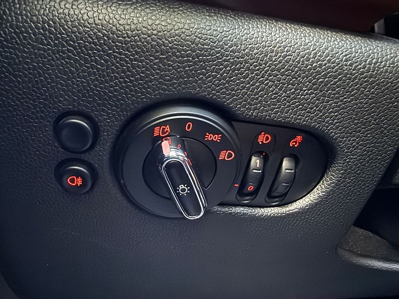 Mini Cooper SE 135kW H&K REZERVACE - fotka 28 z 35