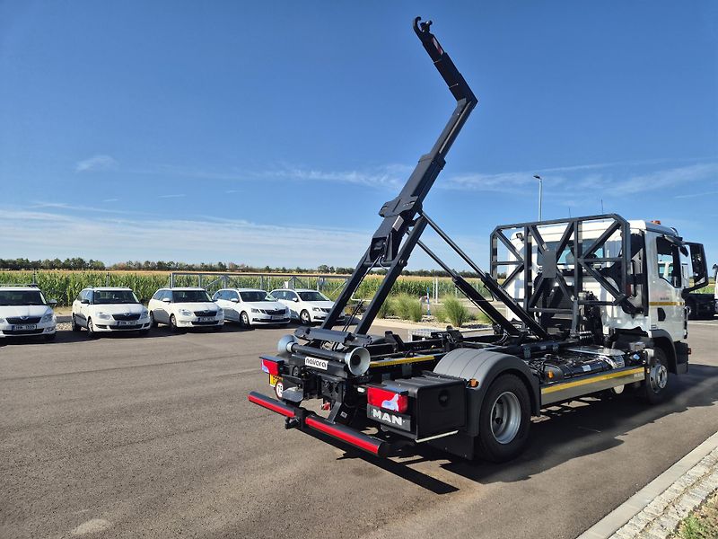 MAN TGL TRAKTOR NOSIČ KONTEJNERU - fotka 6 z 26