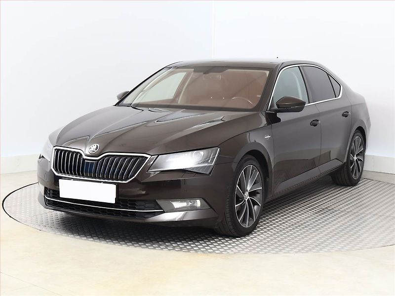 Škoda Superb (2016) Laurin&Klement 2.0 TDI, Kůže - fotka 2 z 21