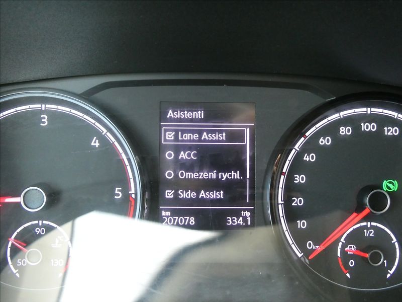 Volkswagen Multivan 2,0 TDi110kW 1.majitel,DSG,4x4 - fotka 37 z 44