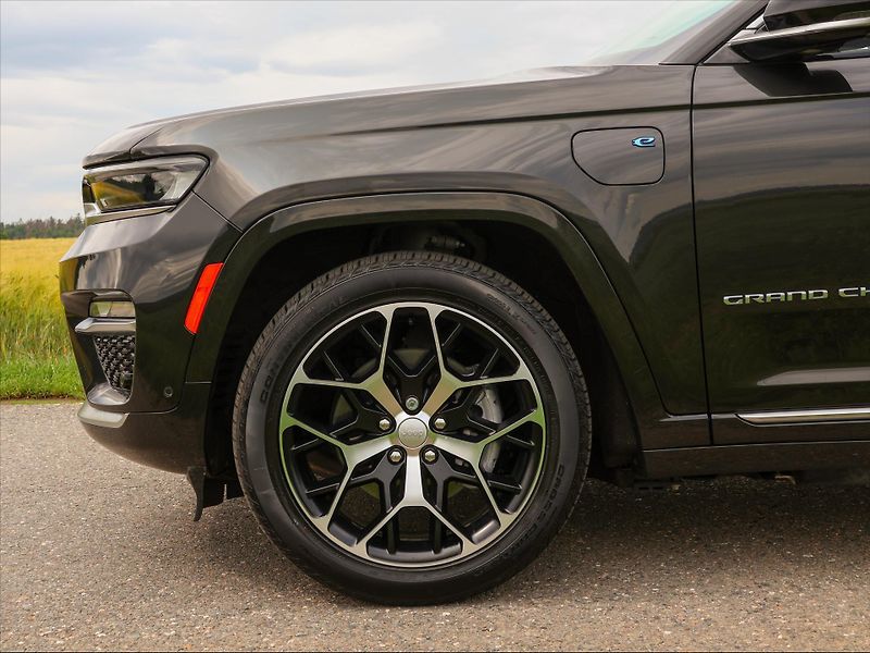 Jeep Grand Cherokee 2,0 4xe Summit Plug-In CZ DPH - fotka 44 z 90