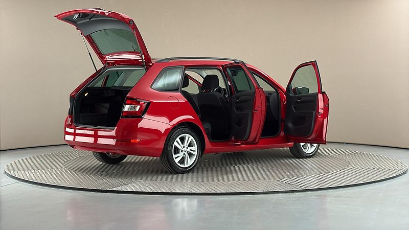 Škoda Fabia 1.0 TSI Ambition Combi Tour - fotka 6 z 24