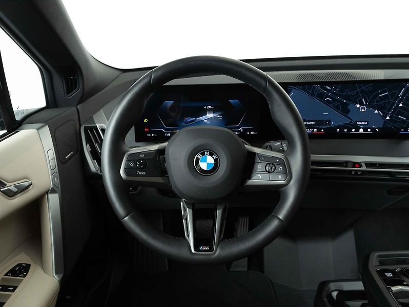 BMW iX xDrive40 - fotka 13 z 22